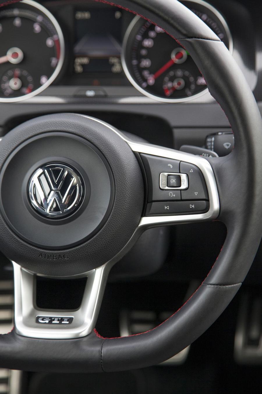  Volkswagen Golf 2015 года  (фото 13 из 27)
